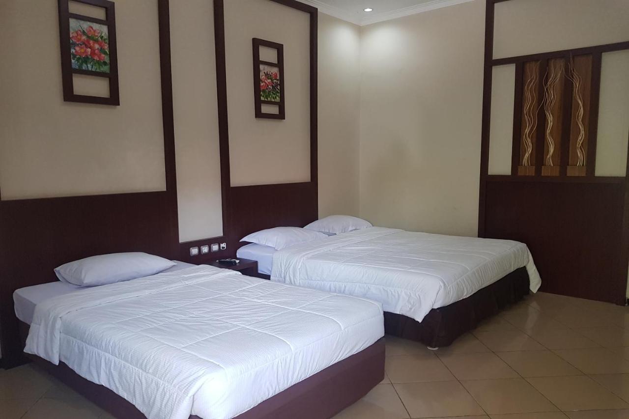 Oyo 2671 Wisma Djaja Syariah Bojonegoro Εξωτερικό φωτογραφία