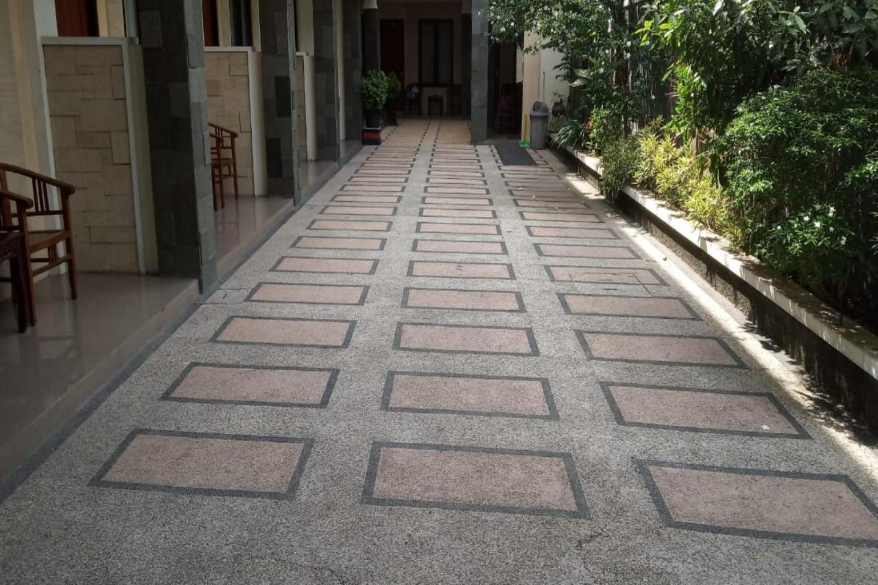 Oyo 2671 Wisma Djaja Syariah Bojonegoro Εξωτερικό φωτογραφία