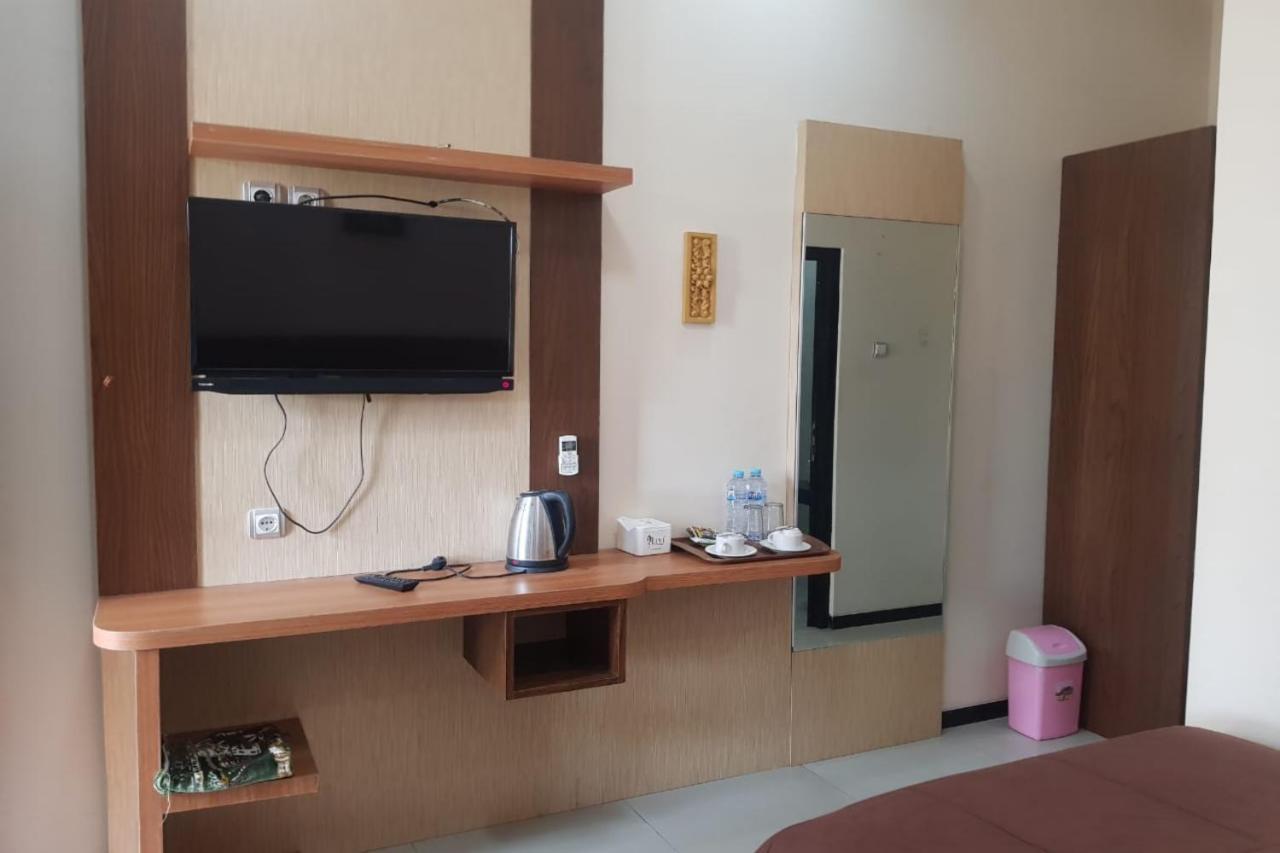 Oyo 2671 Wisma Djaja Syariah Bojonegoro Εξωτερικό φωτογραφία