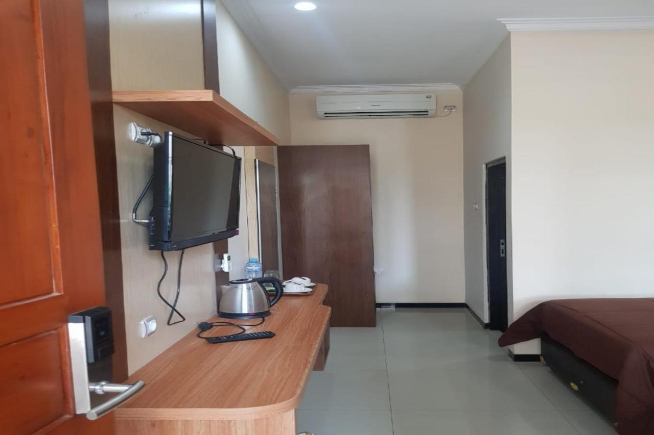 Oyo 2671 Wisma Djaja Syariah Bojonegoro Εξωτερικό φωτογραφία